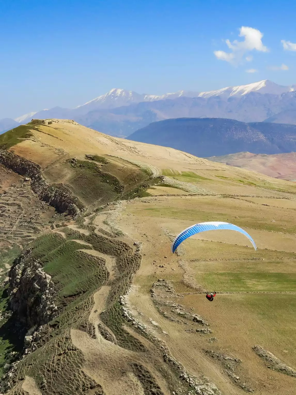 Paragliding-over-the-Kik-plateau-from-Marrakech-nomad-excursion-berber-village