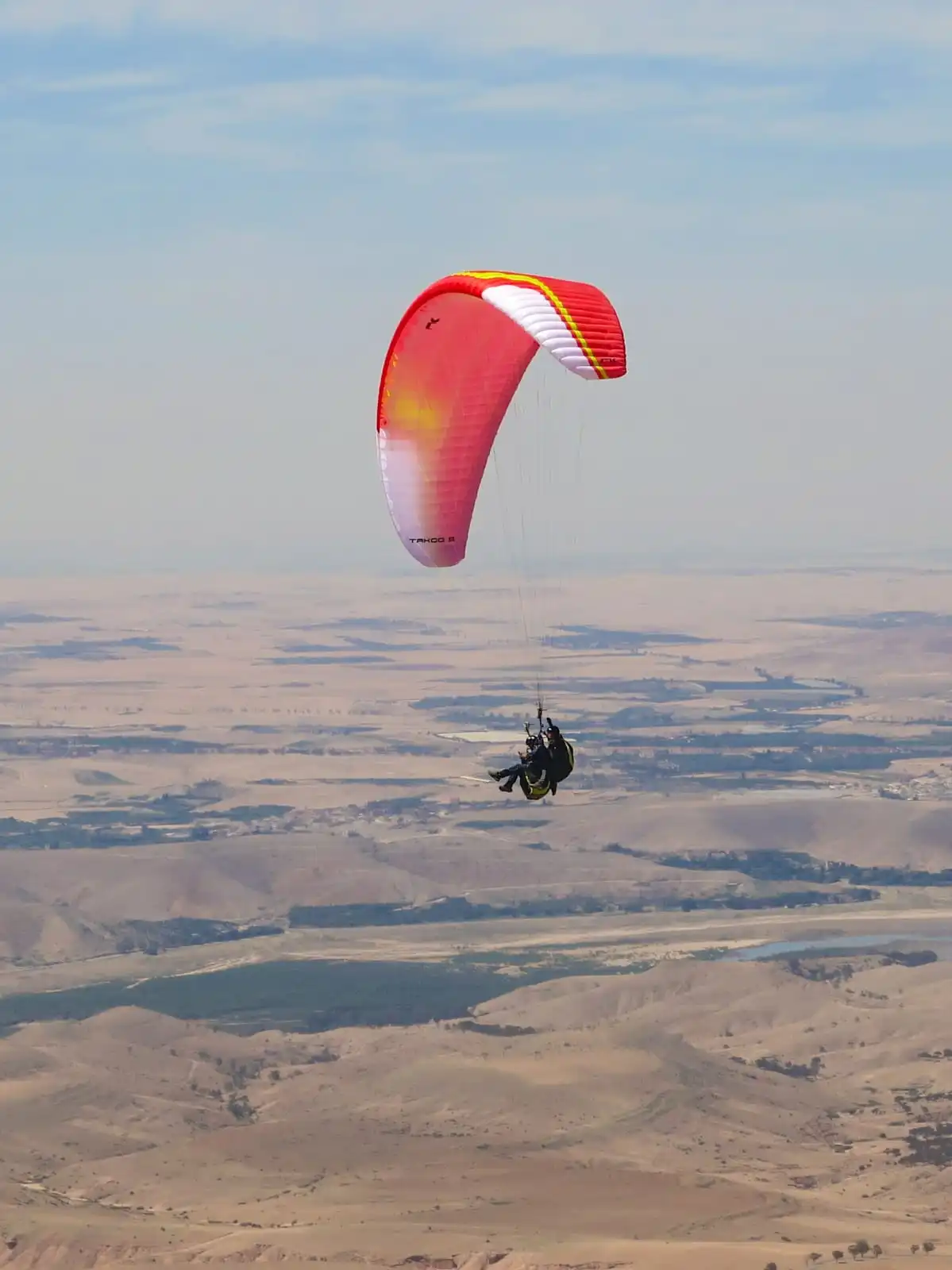 Paragliding-over-the-Kik-plateau-from-Marrakech-nomad-excursion-single