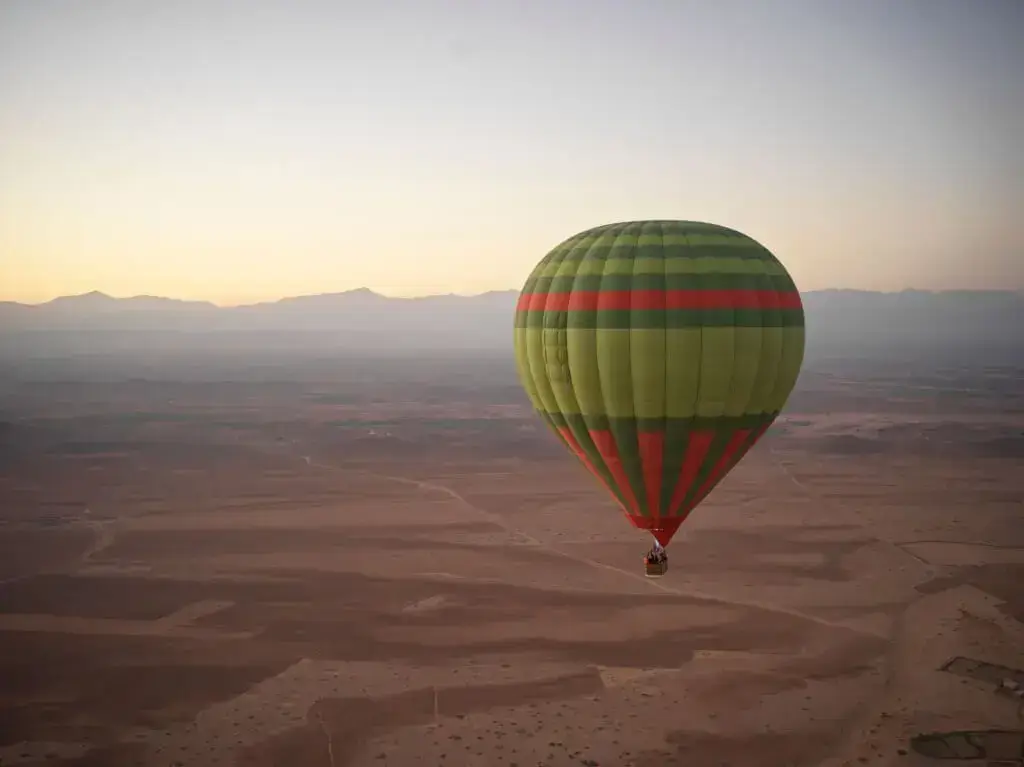 hot-air-balloon-flying-over-the-desert-Hot-Air-Balloon-Flight-Marrakech-tour-by-nomad-excursion-travel-agency