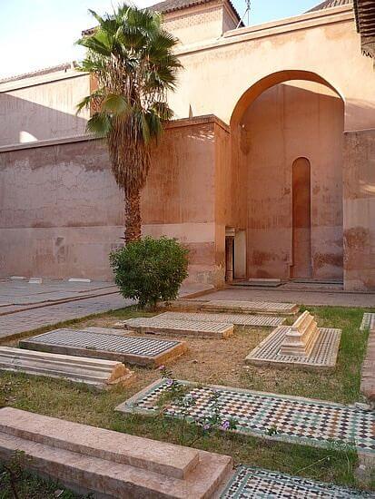 saadian-tombs-guided-tours-marrakech-patio